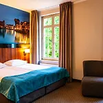 Neptun 4*