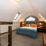 Neptun 4*