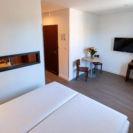 Neptun 4*